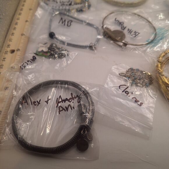 Lot Of 20 Of Used Unbranded/branded Bracelets - Picture 3 of 17